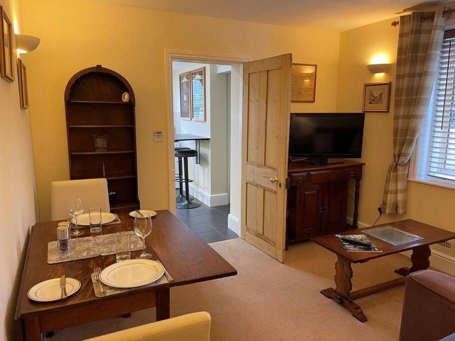 Ground Floor Garden Cottage, Near Stonehenge Shrewton Экстерьер фото