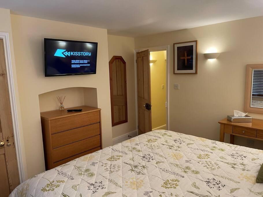 Ground Floor Garden Cottage, Near Stonehenge Shrewton Экстерьер фото